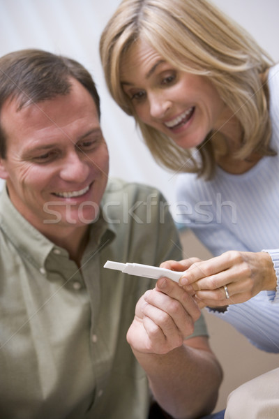 Couple regarder maison test de grossesse positif enceintes [[stock_photo]] © monkey_business