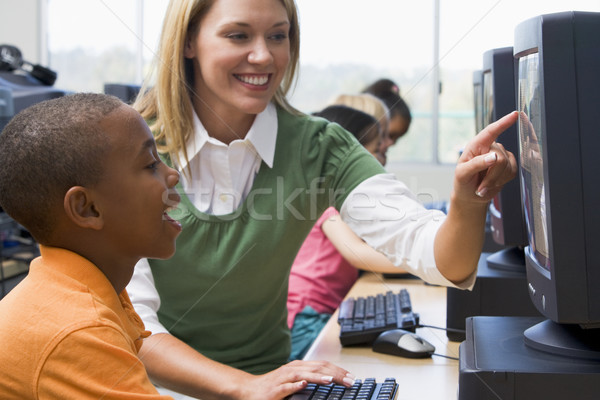 Lehrer helfen Kindergarten Kinder lernen Computer Stock foto © monkey_business