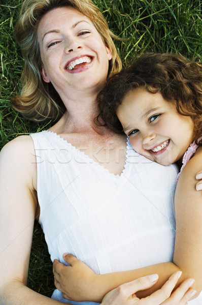 Madre hija aire libre sonriendo familia ninos Foto stock © monkey_business