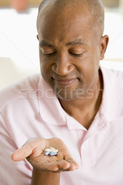 Stockfoto: Man · pillen · gezondheid · drugs · kleur