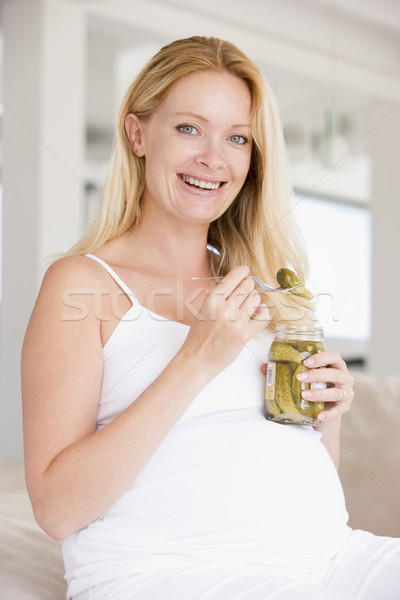 Photo stock: Femme · enceinte · pickles · souriant · enceintes · portrait · Homme