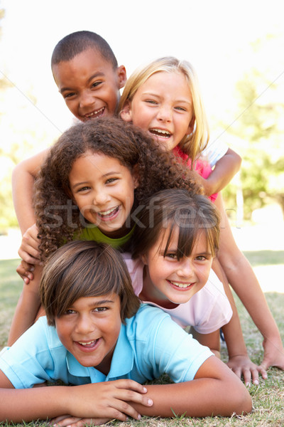Grup çocuklar yukarı park kız mutlu Stok fotoğraf © monkey_business