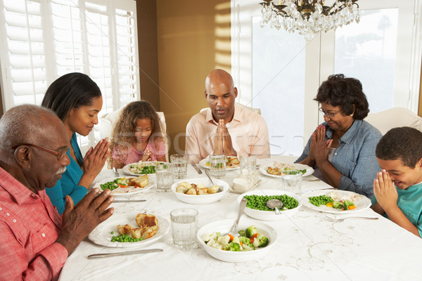 Többgenerációs család közmondás étel otthon étel gyerekek Stock fotó © monkey_business