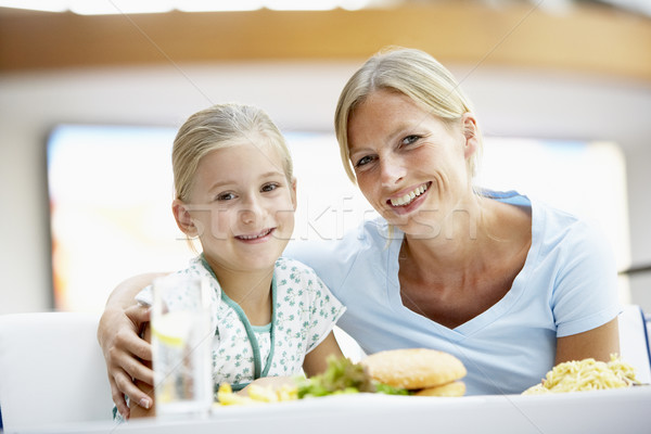 [[stock_photo]]: Mère · fille · déjeuner · ensemble · Mall · femme