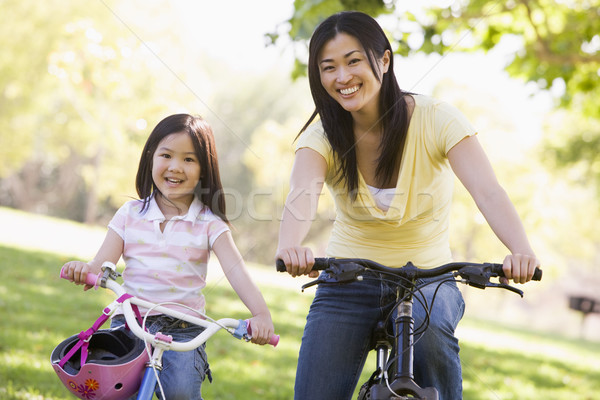 [[stock_photo]]: Femme · jeune · fille · vélos · extérieur · femme · souriante · souriant