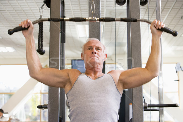 Férfi súlyzós edzés tornaterem idős egészséges súlyok Stock fotó © monkey_business