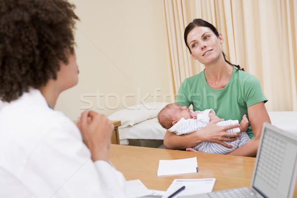 Stock foto: Arzt · Laptop · Frau · halten · Baby
