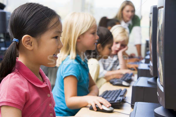 Stock foto: Kindergarten · Kinder · Lernen · Computer · Mädchen · Tastatur