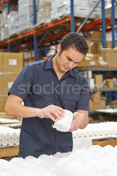 Muncitor producere linie cutie bărbaţi Imagine de stoc © monkey_business