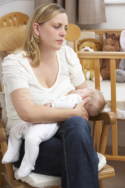 Beunruhigt Mutter Stillen Baby Gärtnerei Frau Stock foto © monkey_business