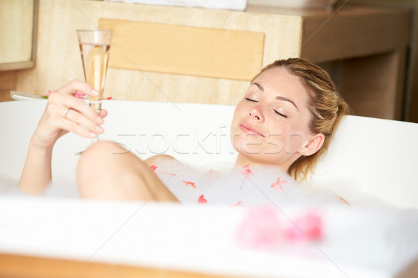 Frau entspannenden Bad trinken Champagner glücklich Stock foto © monkey_business