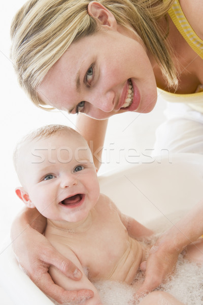 Stock foto: Mutter · Baby · Schaumbad · lächelnd · Frau · Mädchen
