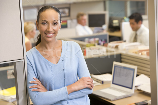 Empresária em pé sorridente mulher escritório Foto stock © monkey_business