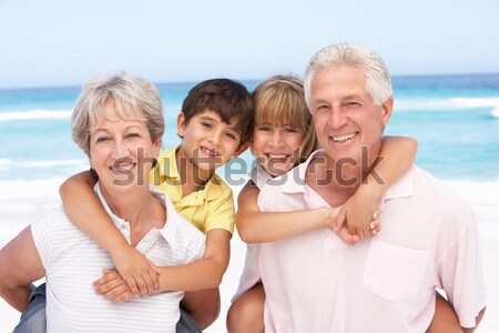 Nagyszülők unokák megnyugtató tengerparti nyaralás nő tengerpart Stock fotó © monkey_business