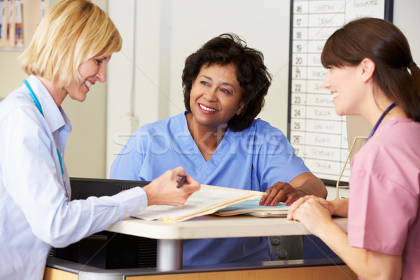 Foto d'archivio: Medico · discussione · stazione · donna · donne