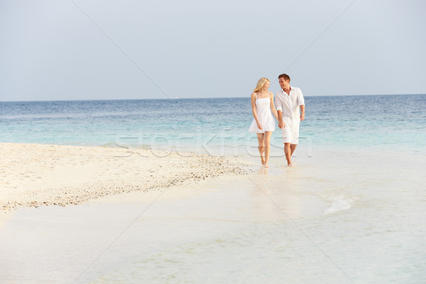 Romantique couple marche belle plage tropicale plage [[stock_photo]] © monkey_business