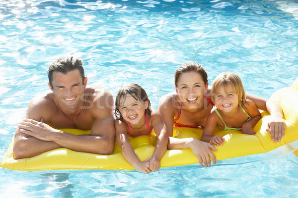 Giovani famiglia genitori bambini piscina ragazza Foto d'archivio © monkey_business