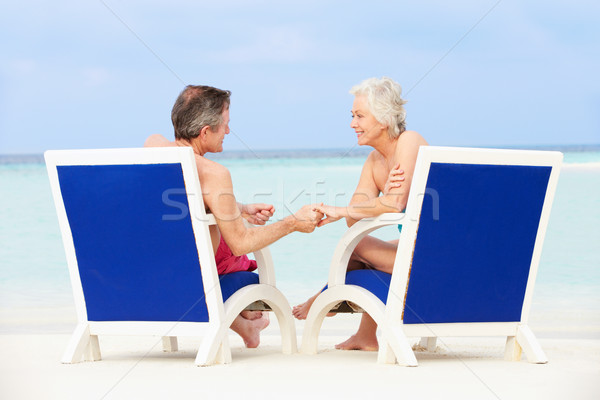 Foto stock: Casal · de · idosos · praia · relaxante · cadeiras · amor · verão