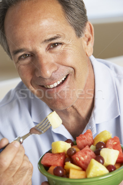 Manger fruits frais salade alimentaire homme [[stock_photo]] © monkey_business