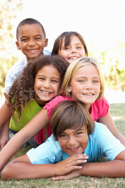 Gruppo bambini up parco ragazza felice Foto d'archivio © monkey_business