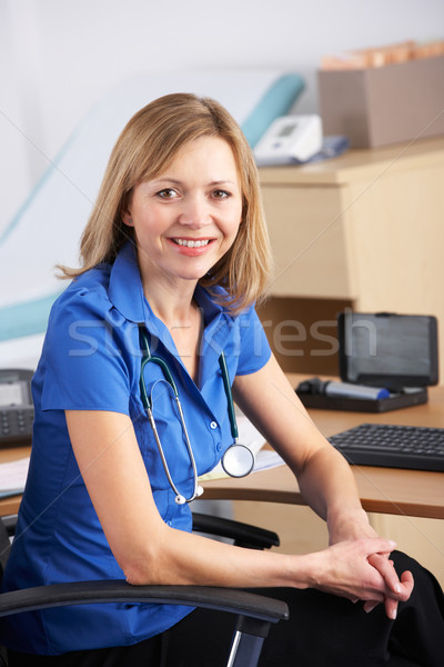 Ritratto medico seduta desk donna lavoro Foto d'archivio © monkey_business