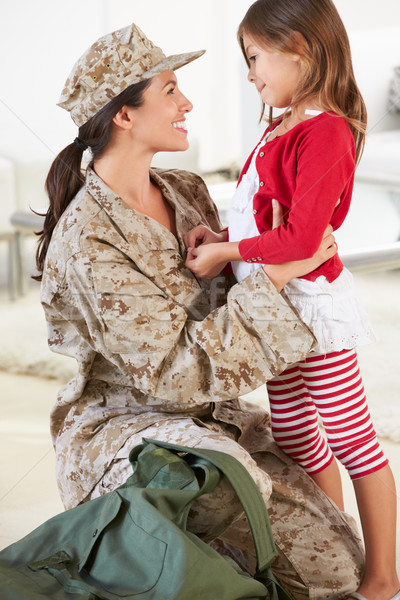 Lánygyermek üdvözlet katonaság anya otthon búcsú Stock fotó © monkey_business