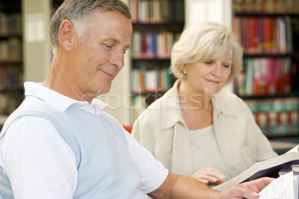 Stockfoto: Volwassen · studenten · lezing · bibliotheek · vrouw · gelukkig · onderwijs