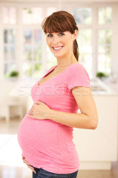 Femme enceinte maison femme bébé cuisine enceintes [[stock_photo]] © monkey_business