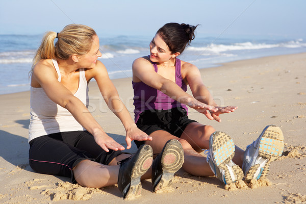 Két nő testmozgás tengerpart nők tenger nyár Stock fotó © monkey_business