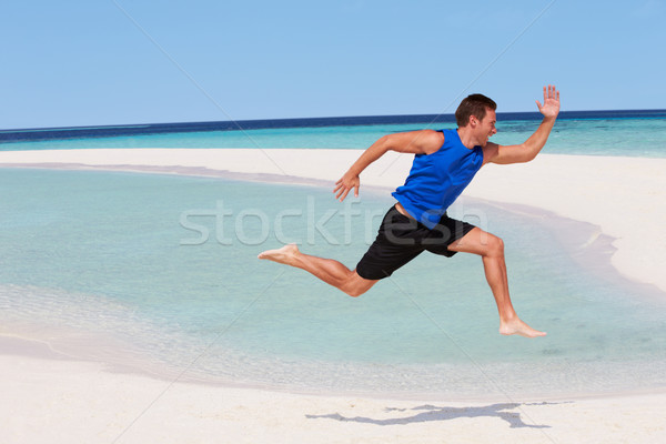 Férfi testmozgás gyönyörű tengerpart fitnessz homok Stock fotó © monkey_business