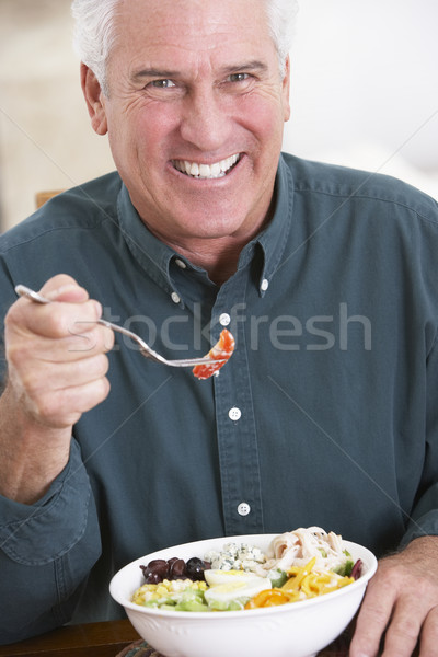 [[stock_photo]]: Supérieurs · homme · repas · alimentaire · portrait