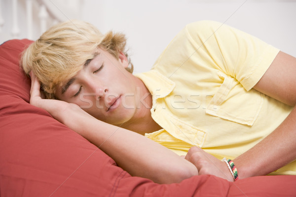 [[stock_photo]]: Lit · adolescent · chambre · dormir · fatigué