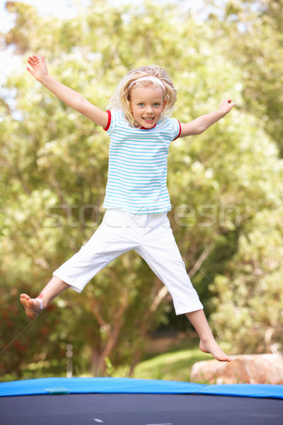 [[stock_photo]]: Jeune · fille · sautant · trampoline · jardin · fille · portrait