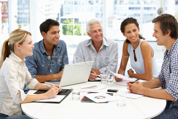 Gemischte Gruppe Geschäftstreffen Business Frauen Sitzung Stock foto © monkey_business