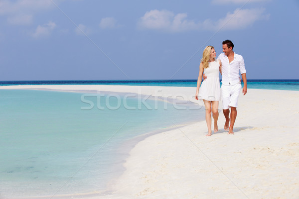 Romantikus pár sétál gyönyörű trópusi tengerpart nő Stock fotó © monkey_business