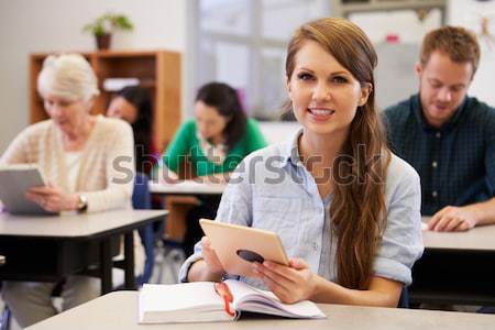 Retrato femenino estudiar escritorio aula nina Foto stock © monkey_business