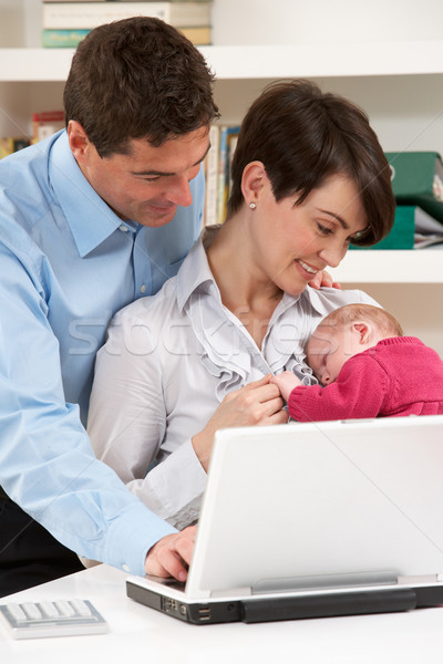 Stock fotó: Szülők · újszülött · baba · dolgozik · otthon · laptopot · használ