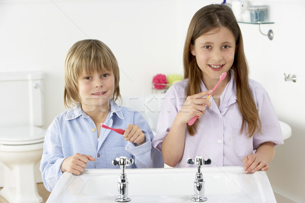 Stock foto: Geschwister · zusammen · Waschbecken · Mädchen · glücklich
