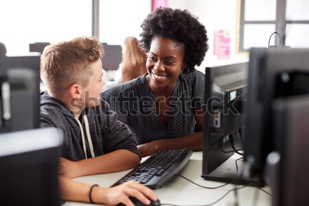 Csoport diákok dolgozik számítógépek osztályterem számítógép Stock fotó © monkey_business