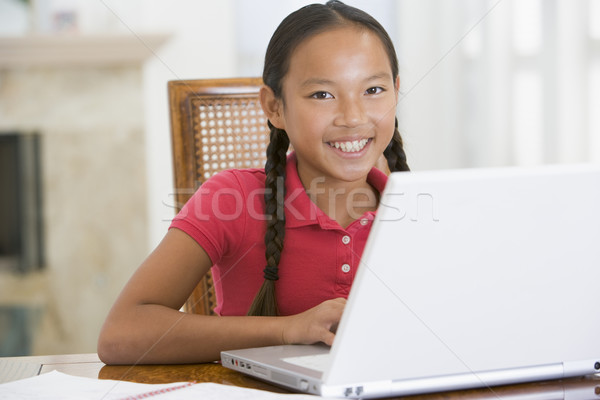 Сток-фото: ноутбука · столовая · улыбаясь · компьютер · детей