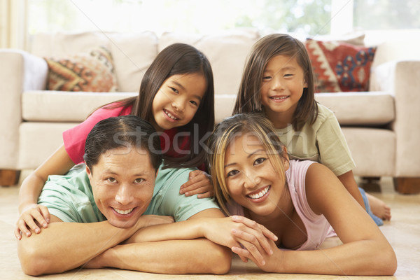 Młodych rodziny relaks domu dzieci człowiek Zdjęcia stock © monkey_business