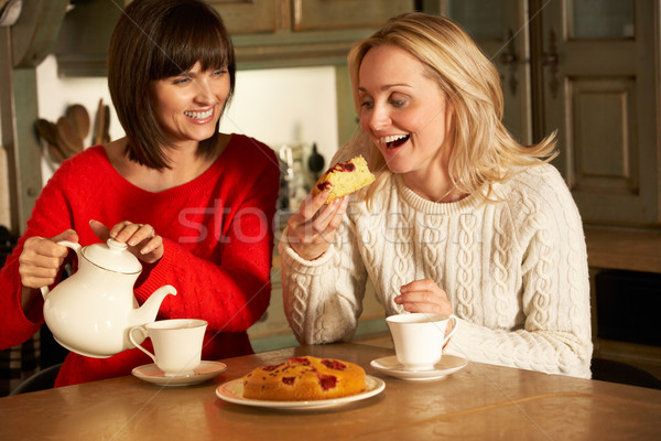 [[stock_photo]]: Deux · âge · moyen · femmes · thé · gâteau