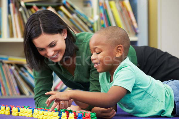 Foto stock: Elemental · maestro · aula · escuela · mujeres · nino