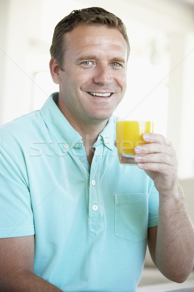 Yetişkin adam içme portakal suyu ev cam Stok fotoğraf © monkey_business