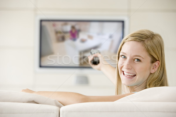 Nő nappali tv nézés mosolygó nő mosolyog mosoly Stock fotó © monkey_business