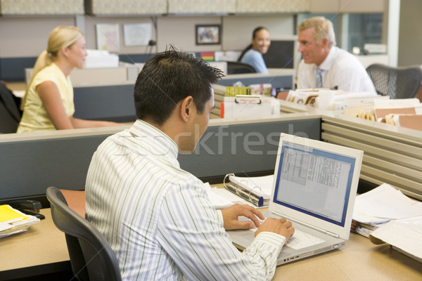 üzletember kabin laptop iroda férfi munka Stock fotó © monkey_business