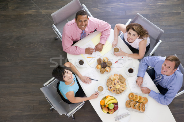ストックフォト: 4 · 会議室 · 表 · 朝食 · 笑みを浮かべて