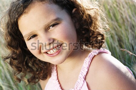 Foto stock: Elegante · mulher · casaco · de · pele · estúdio · árvore · de · natal