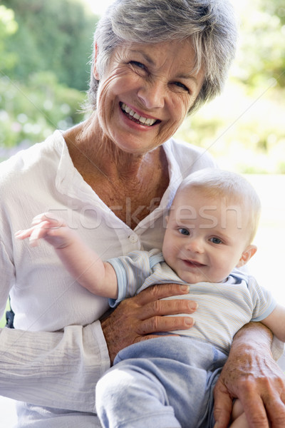 Grootmoeder buitenshuis patio baby glimlachend familie Stockfoto © monkey_business