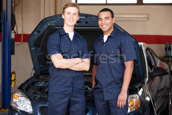 Mécanique travaux hommes travail souriant Homme [[stock_photo]] © monkey_business